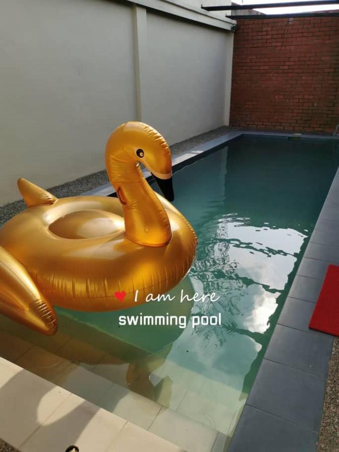 Swimming Pool Party House Apartment Batu Pahat Exterior photo