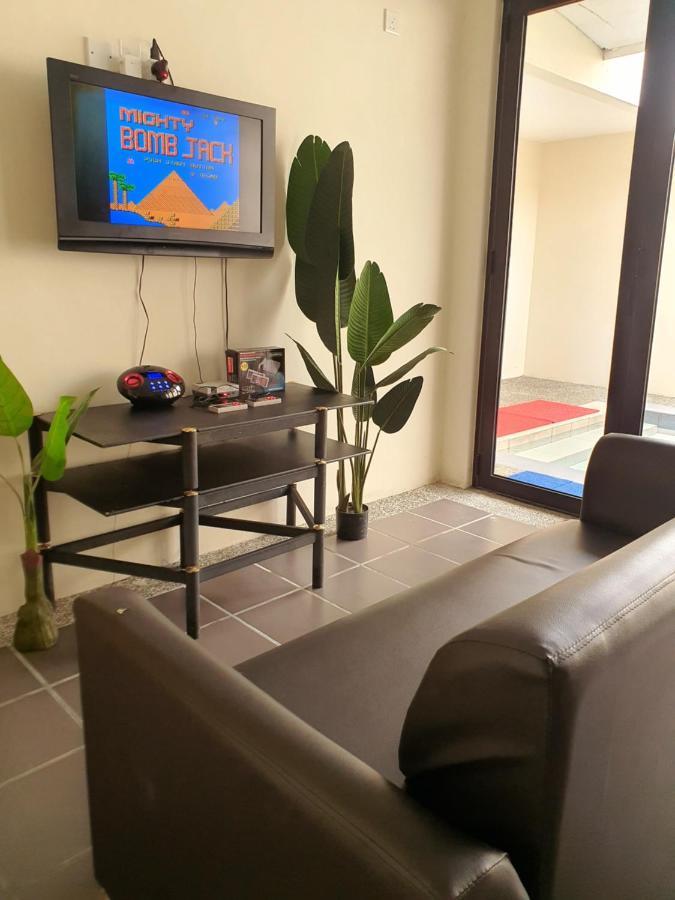 Swimming Pool Party House Apartment Batu Pahat Exterior photo