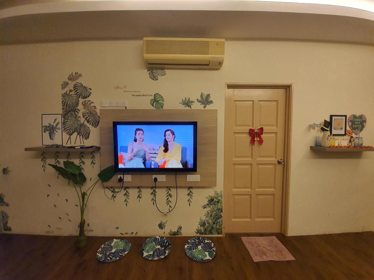 Swimming Pool Party House Apartment Batu Pahat Exterior photo