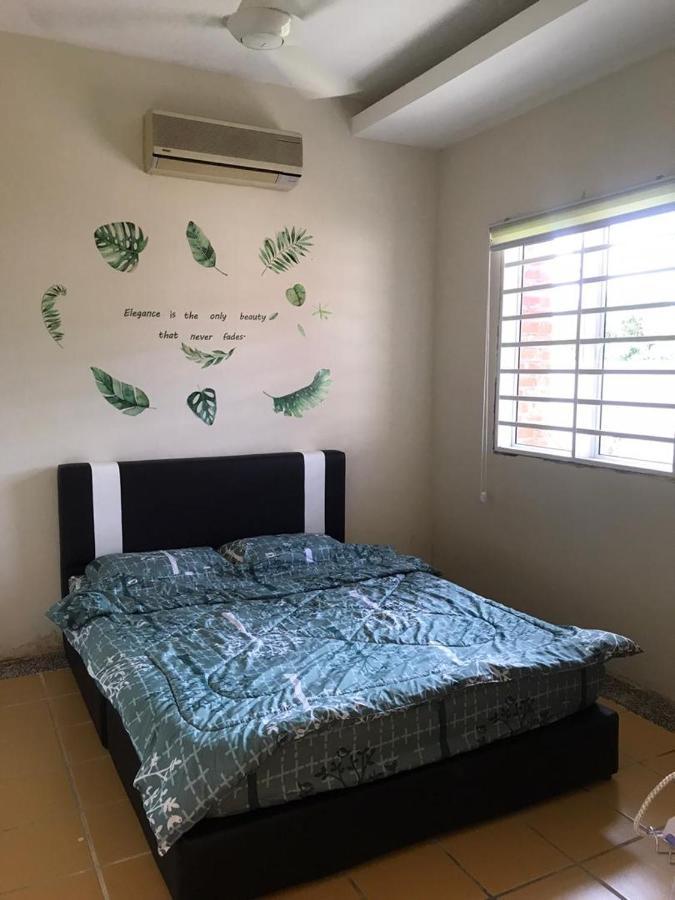 Swimming Pool Party House Apartment Batu Pahat Exterior photo