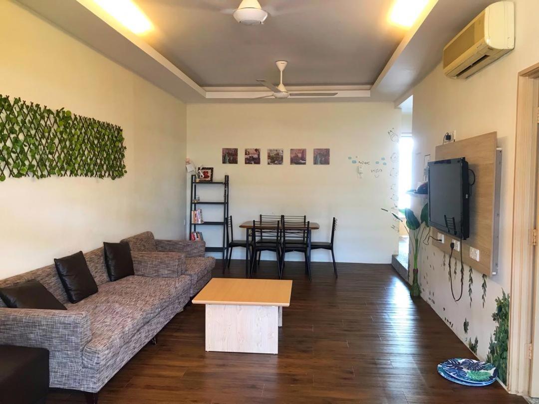 Swimming Pool Party House Apartment Batu Pahat Exterior photo