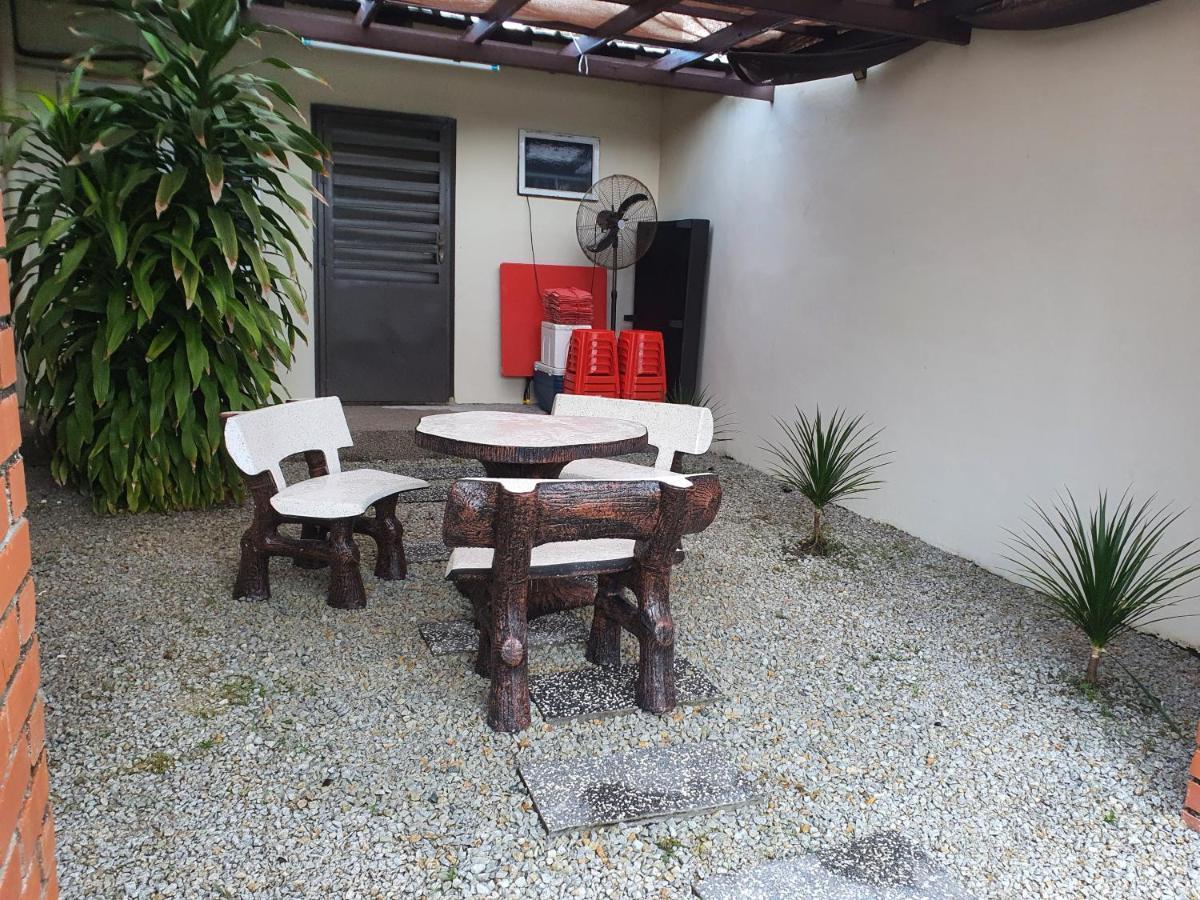 Swimming Pool Party House Apartment Batu Pahat Exterior photo