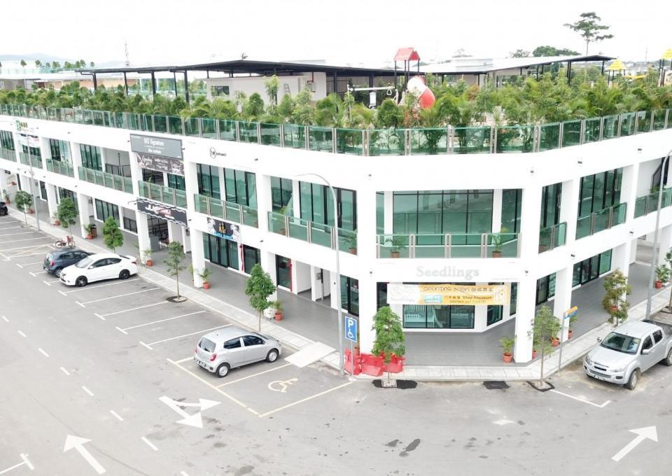 Swimming Pool Party House Apartment Batu Pahat Exterior photo